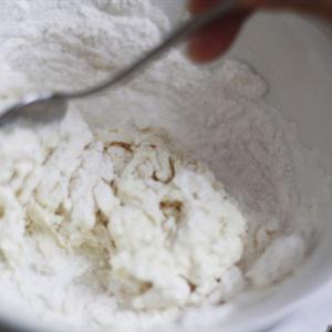 Cách làm bánh tôm chiên khoai lang