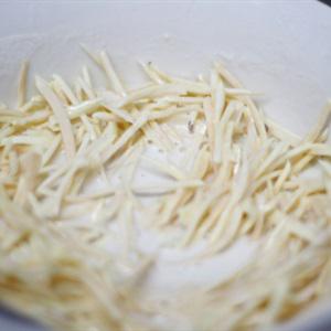 Cách làm bánh tôm chiên khoai lang