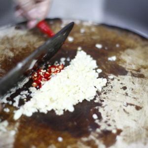 Cách làm bánh tôm chiên khoai lang