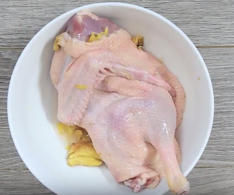 Bánh tôm chiên kiểu Thái dai giòn độc đáo