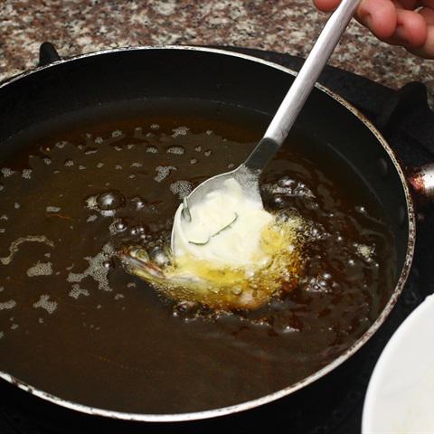 Cách làm bánh tôm phô mai