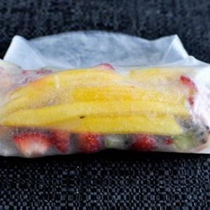 Cách làm bánh tráng cuốn hoa quả thanh mát