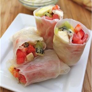 Cách làm bánh tráng cuốn hoa quả thanh mát