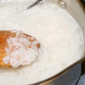 Cách làm bánh tráng cuốn nhân cơm sữa dừa xoài siêu lạ