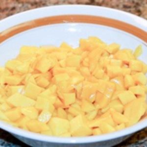 Cách làm bánh tráng cuốn nhân cơm sữa dừa xoài siêu lạ