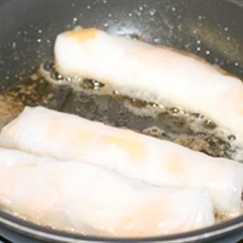 Cách làm bánh tráng cuốn nhân cơm sữa dừa xoài siêu lạ