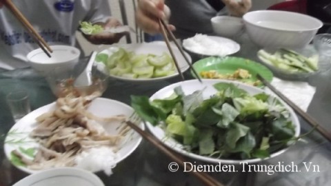 Bánh tráng cuốn tai heo