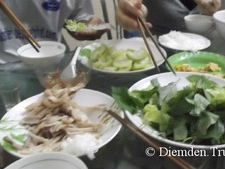 Bánh tráng cuốn tai heo