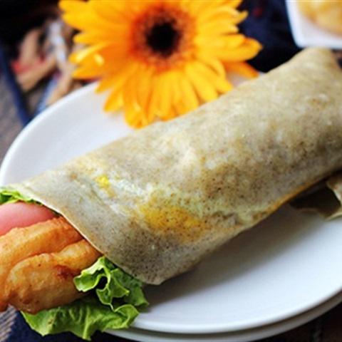 Cách làm bánh tráng đậu xanh cuốn xúc xích