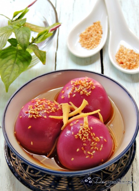 Bánh trôi lá cẩm