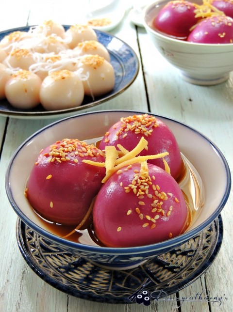 Bánh trôi lá cẩm