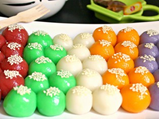 Bánh trôi ngũ sắc