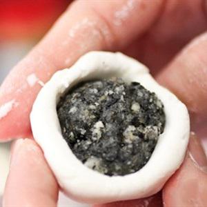 Cách làm bánh trôi nhân mè đen