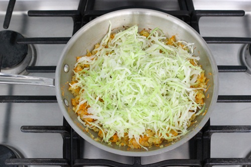 Bánh trôi phiên bản đặc biệt với nhân mè đen ngọt lịm