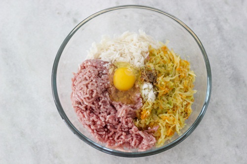 Bánh trôi phiên bản đặc biệt với nhân mè đen ngọt lịm