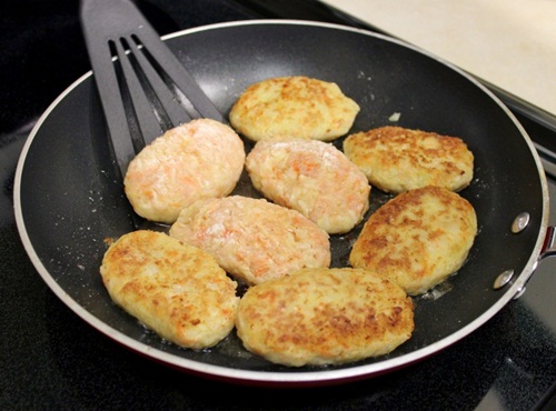 Bánh trôi phiên bản đặc biệt với nhân mè đen ngọt lịm