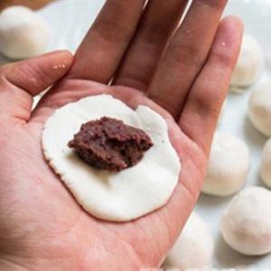 Cách làm bánh trôi với pudding bí dỏ