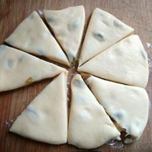 Cách làm bánh trứng nhân nho khô