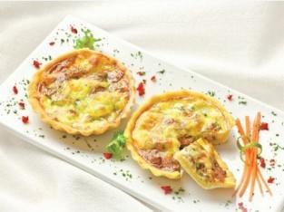 Bánh trứng nướng nhân thịt