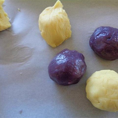 Cách làm bánh trung thu đậu xanh nhân khoai lang tím
