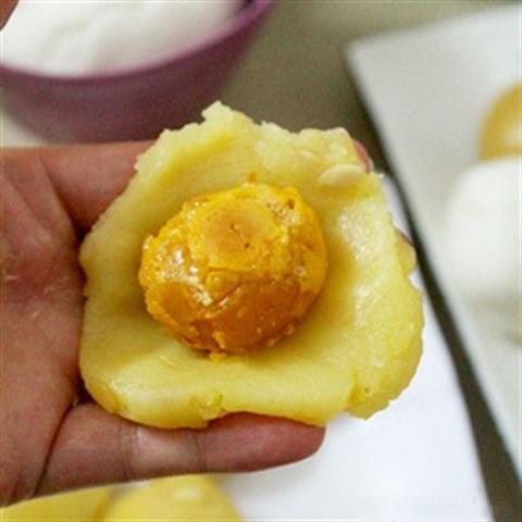 Cách làm bánh Trung thu hình thỏ con