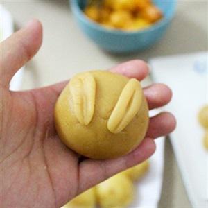Cách làm bánh Trung thu hình thỏ con