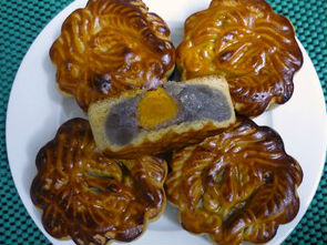 Bánh trung thu khoai môn trứng muối