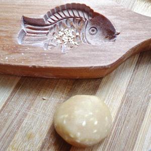 Cách làm bánh Trung thu nướng hình con cá