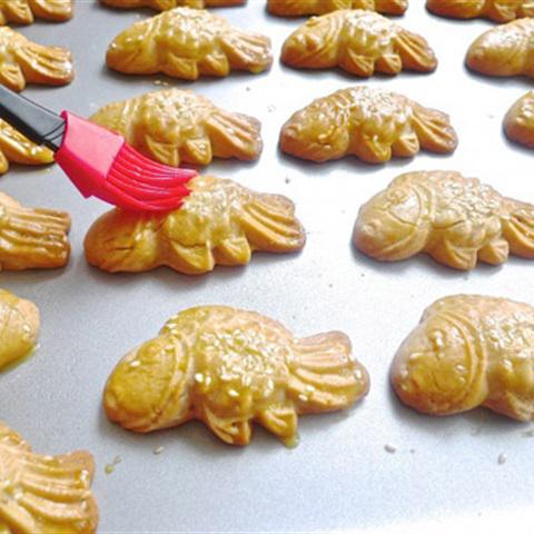 Cách làm bánh Trung thu nướng hình con cá