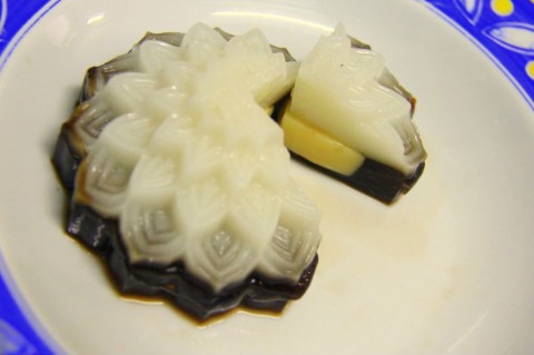 Bánh trung thu rau câu nhân bánh flan
