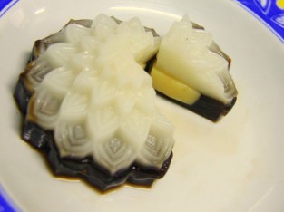 Bánh trung thu rau câu nhân bánh flan