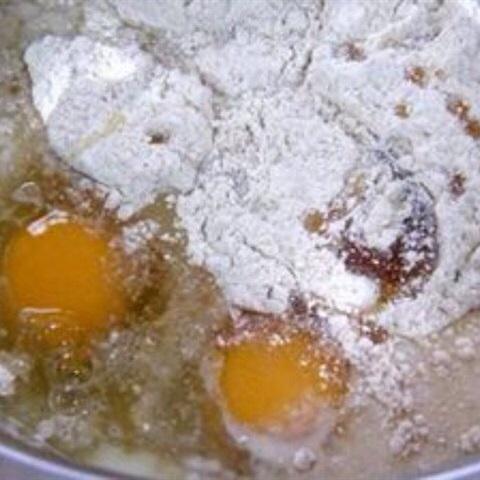 Cách làm bánh waffle dâu chuối