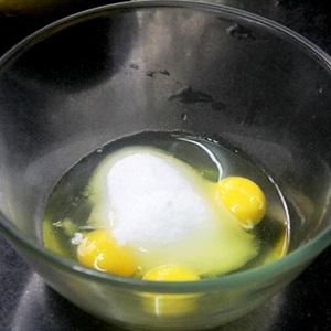 Cách làm bánh xoài cuộn