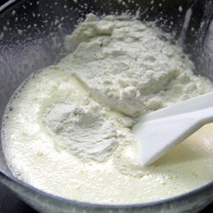 Cách làm bánh xoài cuộn