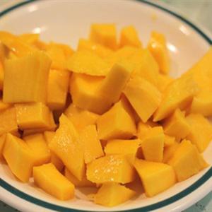 Cách làm bánh xoài cuộn