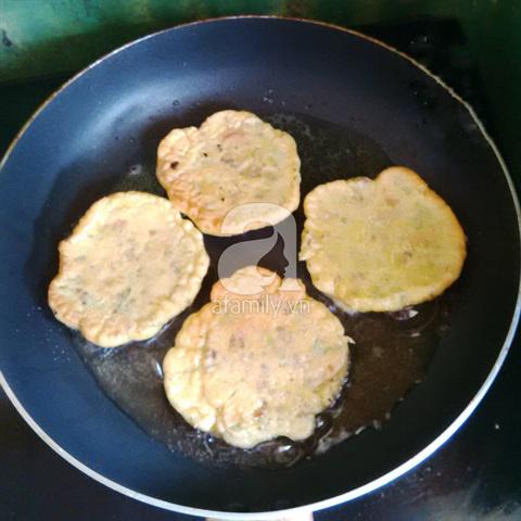 Cách làm bánh xúc xích chiên