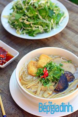 Bánh yến mạch với táo và hạt óc chó