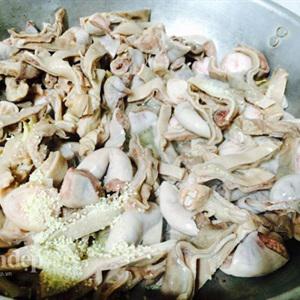 Cách làm bao tử heo xào thơm