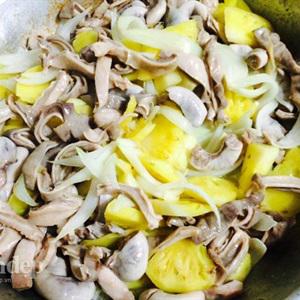 Cách làm bao tử heo xào thơm