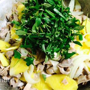 Cách làm bao tử heo xào thơm