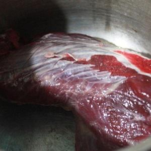 Cách làm bắp bò hầm áp chảo