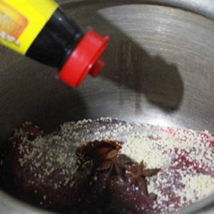 Cách làm bắp bò hầm áp chảo