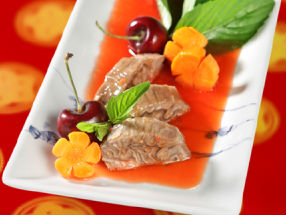 Bắp bò hầm trái cherry