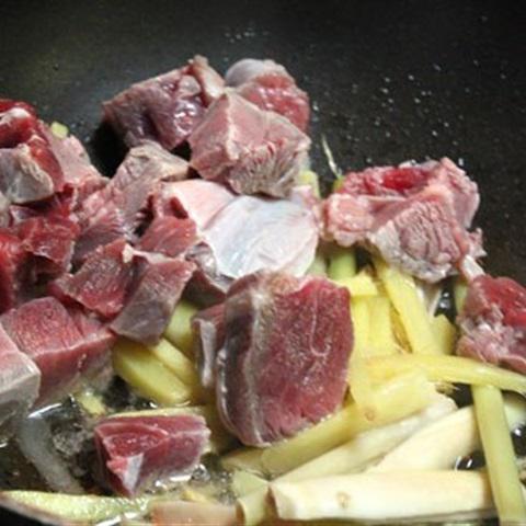 Cách làm bắp bò kho gừng sả