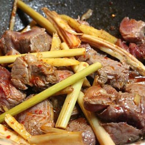 Cách làm bắp bò kho gừng sả