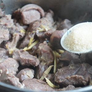 Cách làm bắp bò kho khô