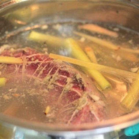 Cách làm bắp bò luộc gừng sả