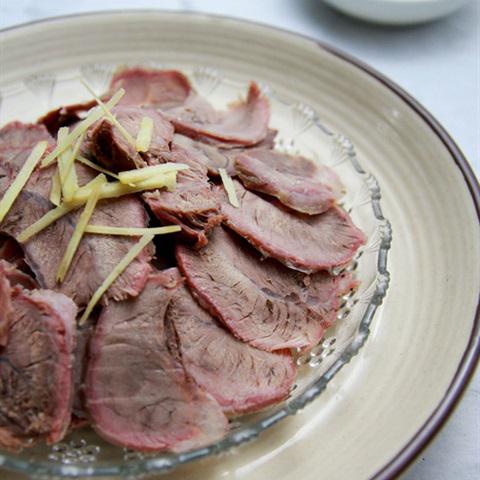 Cách làm bắp bò luộc mắm