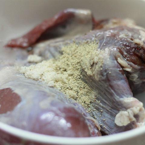 Cách làm bắp bò luộc nước mắm