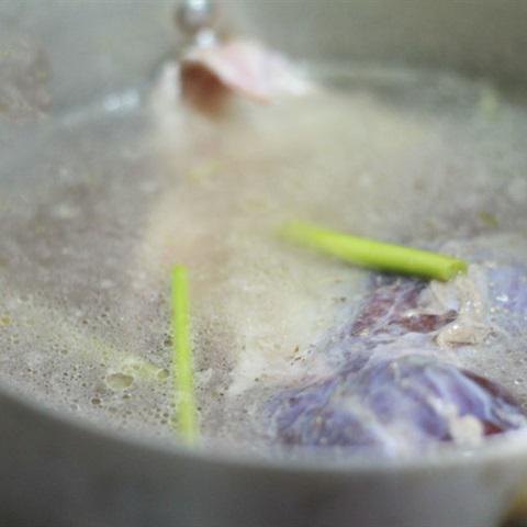 Cách làm bắp bò luộc nước mắm